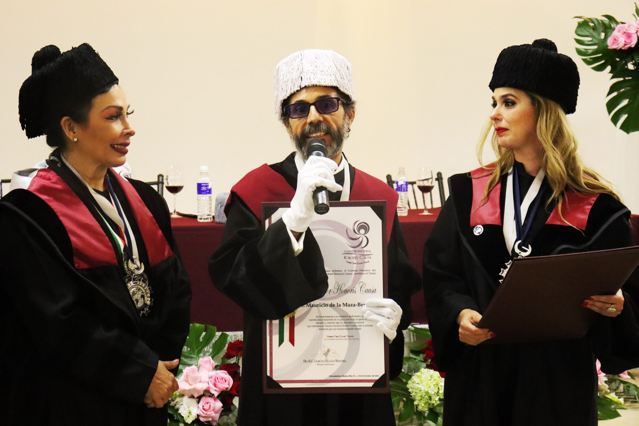 Otorga el Claustro Doctoral el grado de Doctor Honoris Causa a Mauricio de la Maza-Benignos